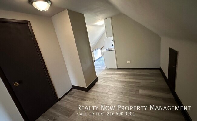 Photo - Cleveland Heights 1 bedroom 3rd Floor Unidad 3346Desota-3