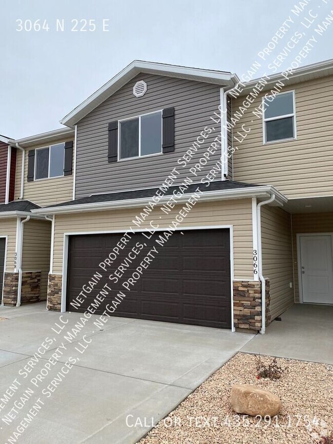 Building Photo - 3 Bedroom 2.5 Cedar Bend Unit Available Ma... Rental