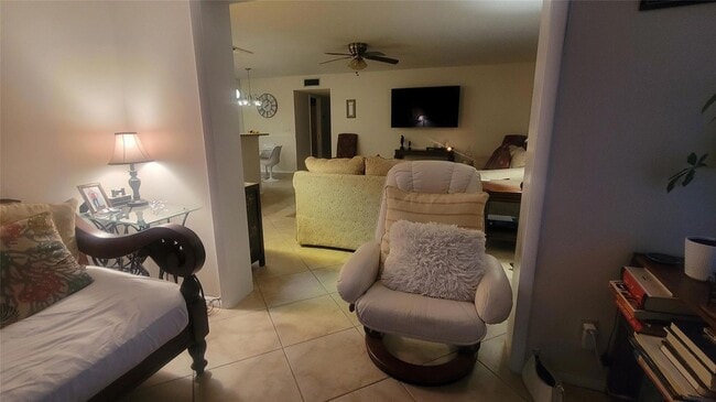 Photo - 1252 Club Dr Unidad D
