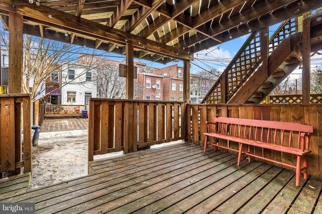 Private rear patio - 1331 T St NW Unidad B