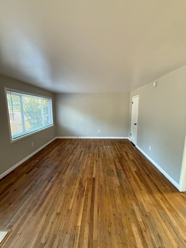 Photo - 433 Glen View Ct