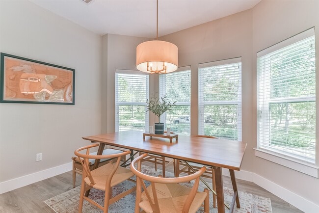 Photo - 1799 E Winn Ave