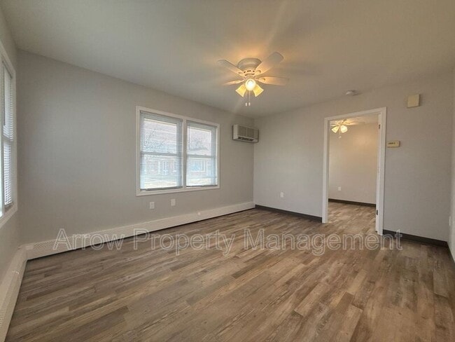 Building Photo - 407 H St