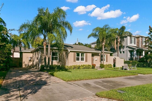 Photo - 432 E Davis Blvd