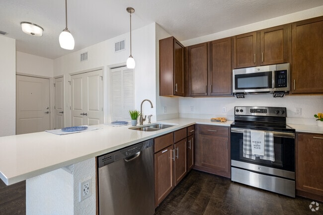 Verona - 2BR, 2BA - 931SF - Kitchen
