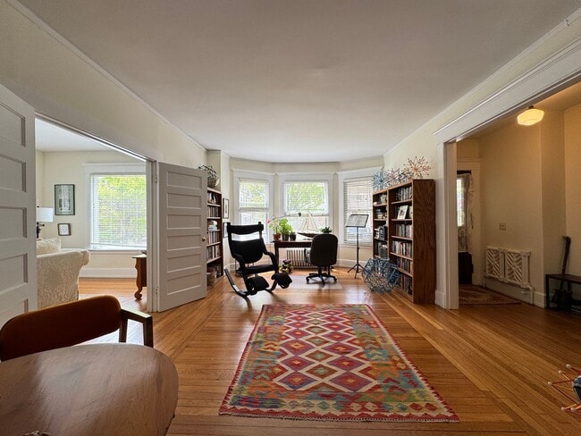 Photo - Spacious 2-Bedroom, 2-Bath in East Rock – Newly Renovated! Unidad First Floor