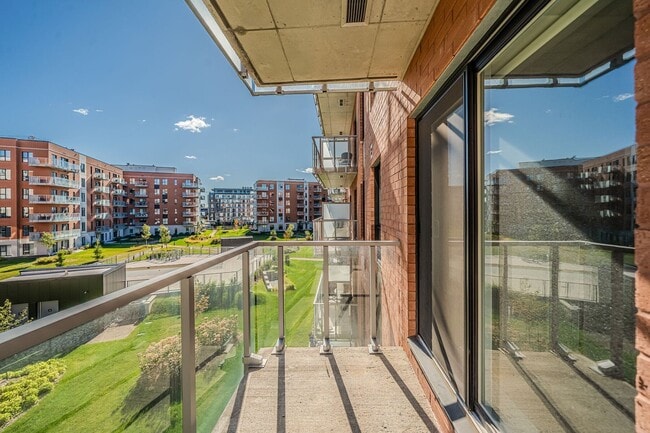 Photo - 205 Blvd. Marcel-Laurin Unité 516