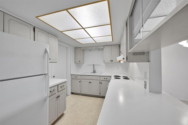 Photo - 2624 NE 32nd St Unit 217