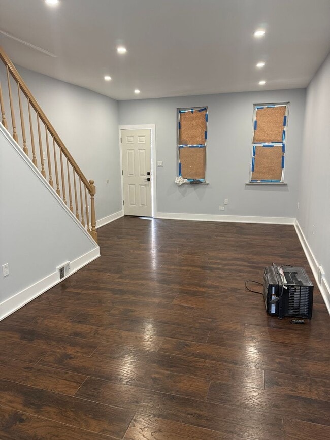 Photo - Charming 2-Bedroom Home in Port Richmond Available For Rent!