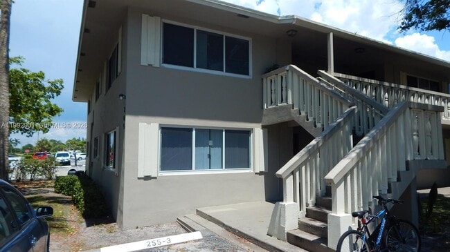 Building Photo - 265 SW 7th St Unit 1