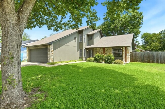 Building Photo - 3200 Spaniel Dr