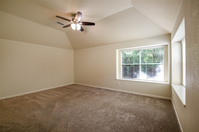 Photo - 22 E Hobbit Glen Dr