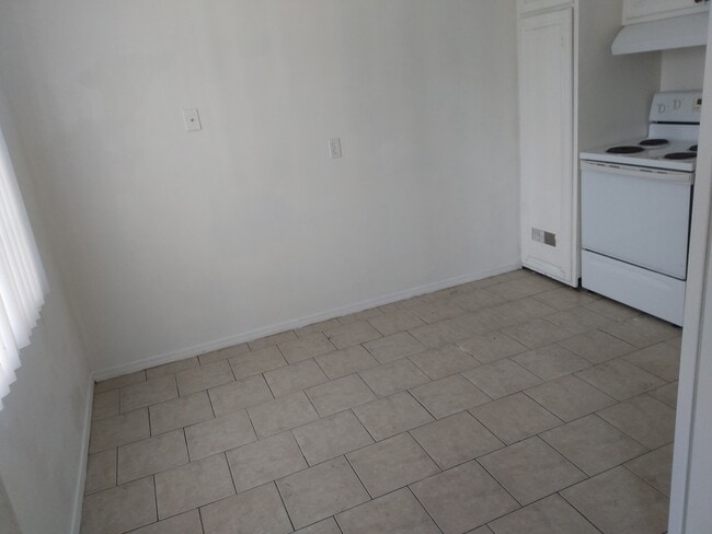 3720 E Clay Ave Unidad D