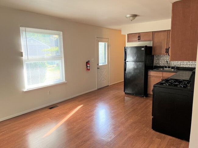 11 Woodland Rd