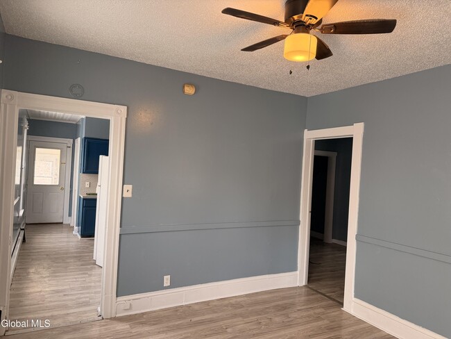 Photo - 18 Swan St Unit Down