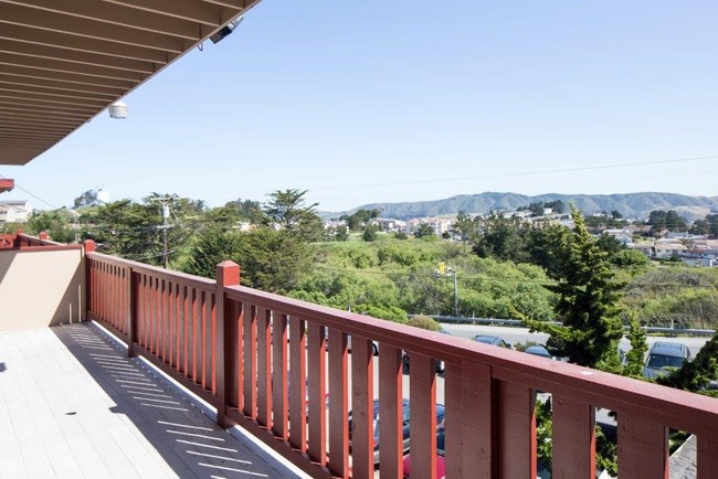 Expansive views to the bay and east bay hillsides - Skyline Vista Apartments