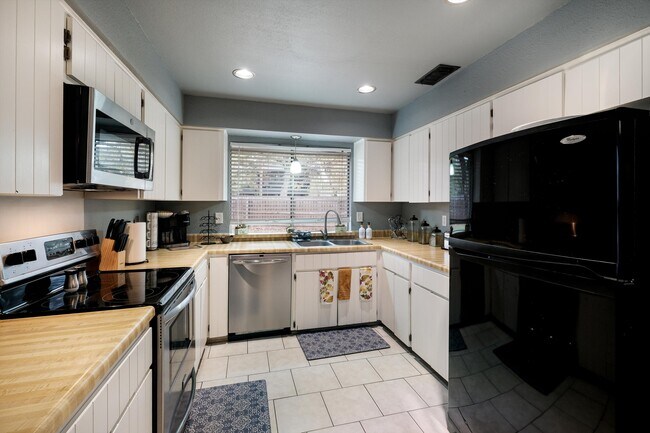 Photo - 2607 Lone Summit St