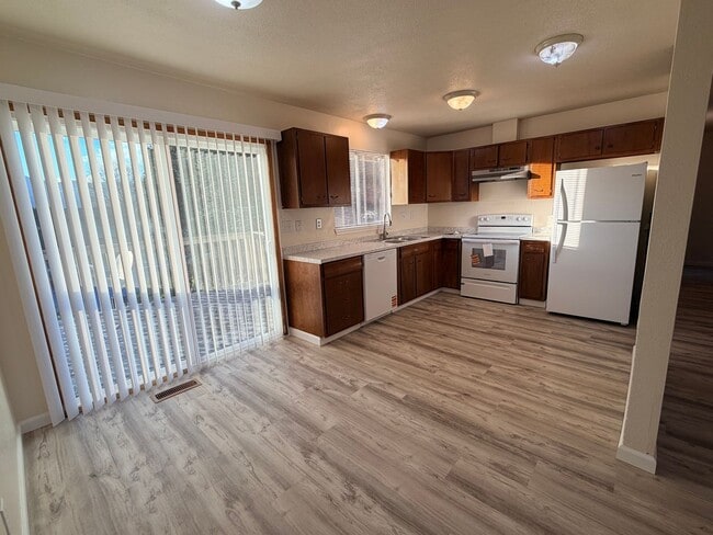 Photo - 1322 N Baker Ave Unidad 1