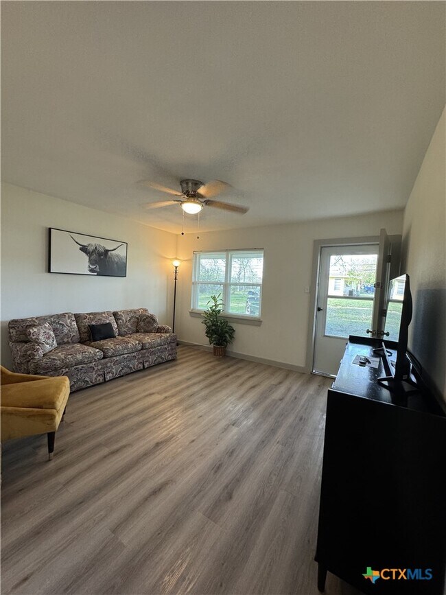 Photo - 2109 W Avenue B