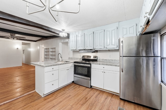 Building Photo - 3831 King Dr