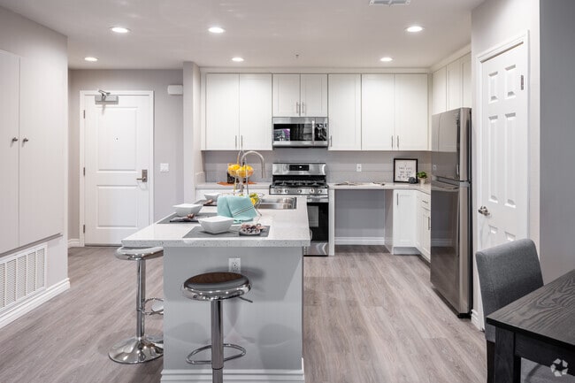 1BR, 1BA - 866SF - Centerpointe at Market