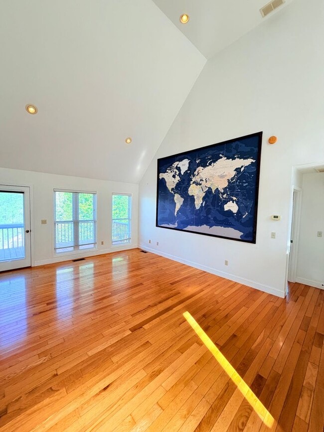Photo - Spacious 3 Bed, 3.5 Bath Home - Convenient Mars Hill Location