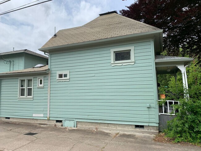 950-952 SW Jefferson Ave