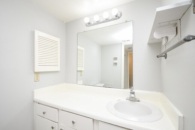 Photo - 8433 Hearth Dr Unidad 1