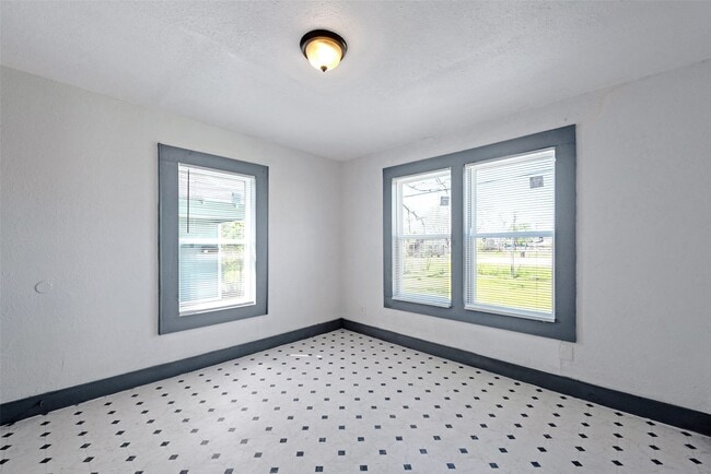 Photo - 2526 Campbell St