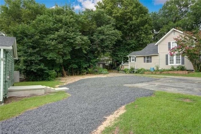 Photo - 512 Glovenia St