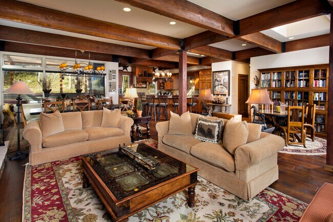 Photo - 185 Nighthawk Dr