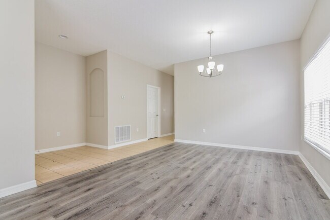 Photo - 7637 Dragon Fly Loop