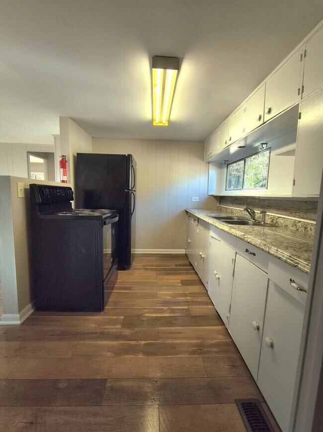 Photo - Updated 2br/1ba Oak Ridge bungalow