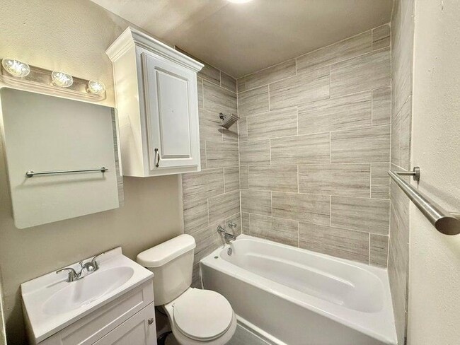 Photo - 505 E 37th St