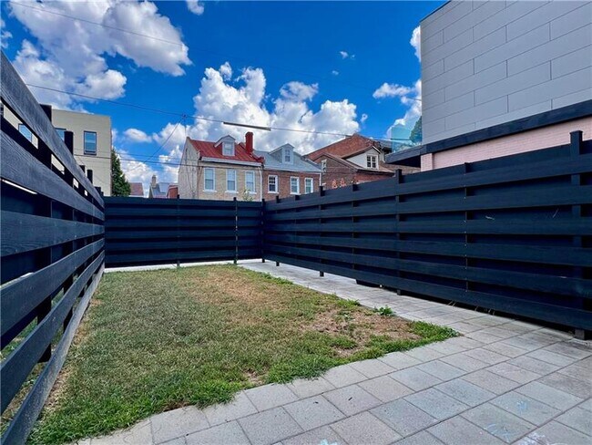 Photo - 150 S 15th St