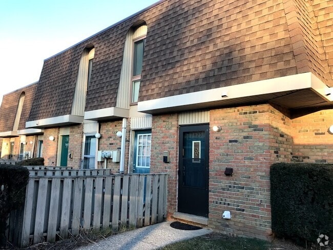 Building Photo - 7425 Countrybrook Dr Rental