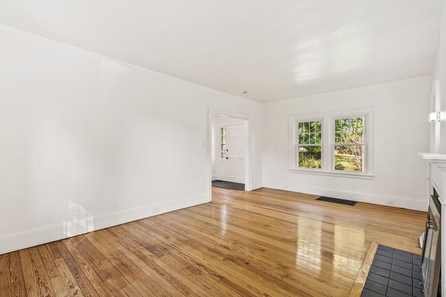 Photo - Tastefully Updated 3 Bed, 2 Bath Home - 2 ...