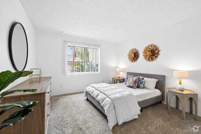 1BR, 1BA - 705SF - Bedroom