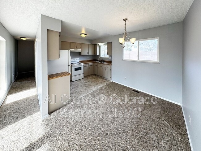 Photo - 6680 Parkridge Ct