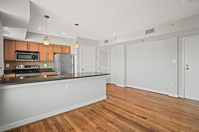 Building Photo - 420 16th St SE