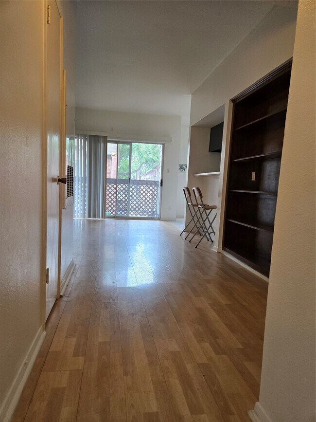 Photo - 6500 Harbor Town Dr