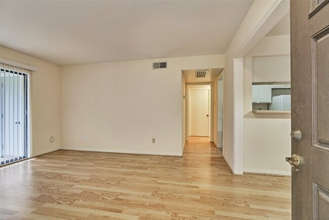 Photo - 3500 Tangle Brush Dr Unit 25