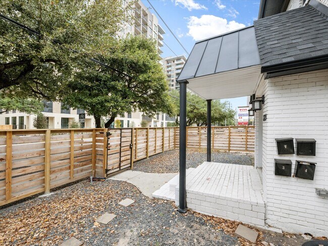 Photo - 1119 Waugh Dr Unidad 4