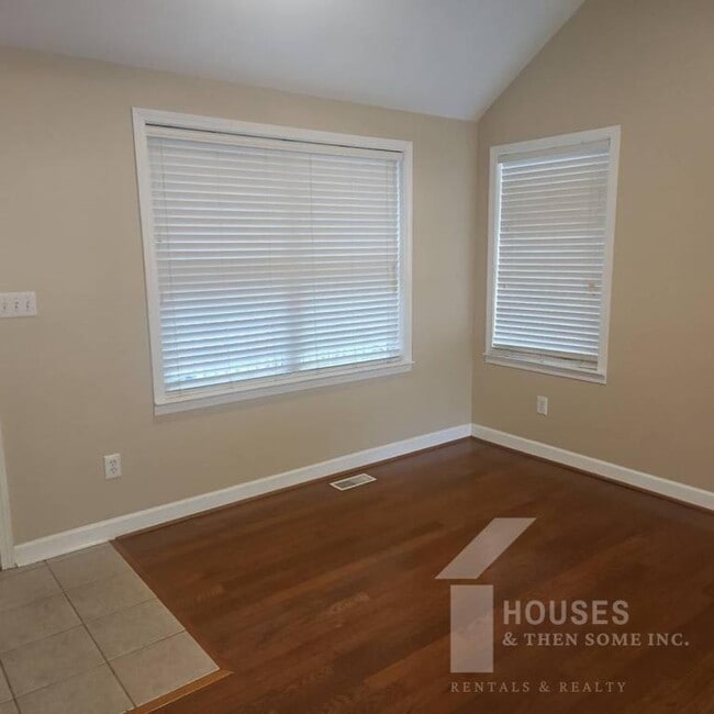 Photo - 108 Forrest Dr