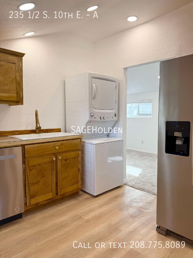 Photo - 235 1/2 S. 10th E.-A Unit A