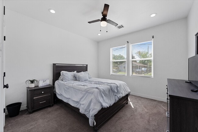 Photo - 4547 Newberry St