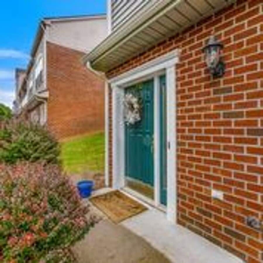 Photo - 700 Oak Tree Blvd NW