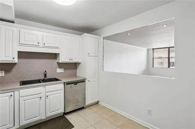 Photo - 2965 Pharr Ct S Northwest Unit 316
