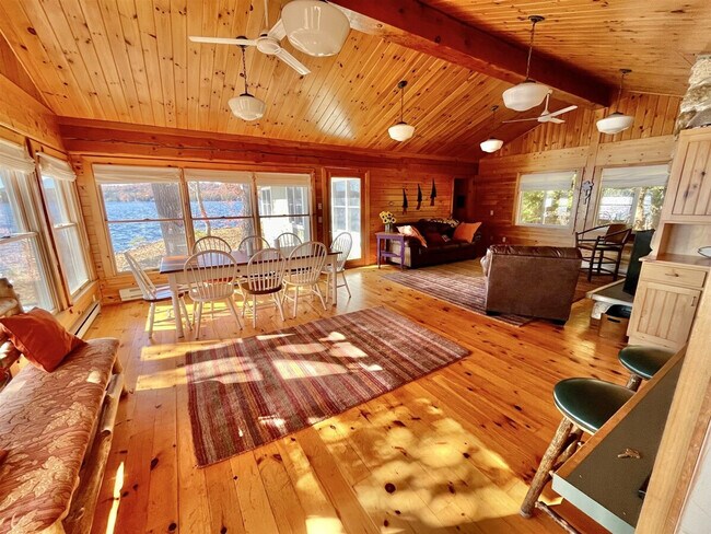 Photo - 11 Basswood Bay Rd Unidad ID1255643P