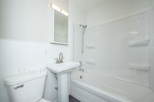 Photo - 3945 Oxford St